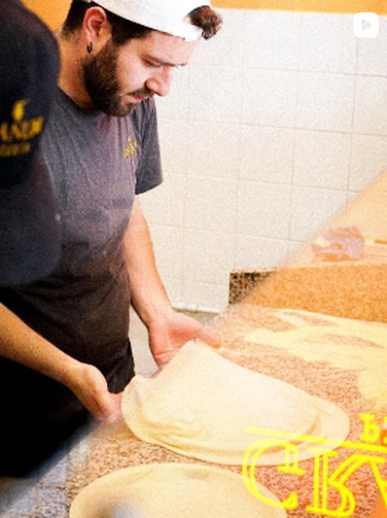Il nostro pizzaiolo a lavoro